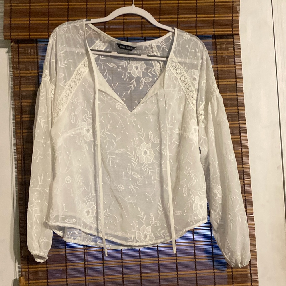 White embroidered blouse. Beautiful and lined in the front